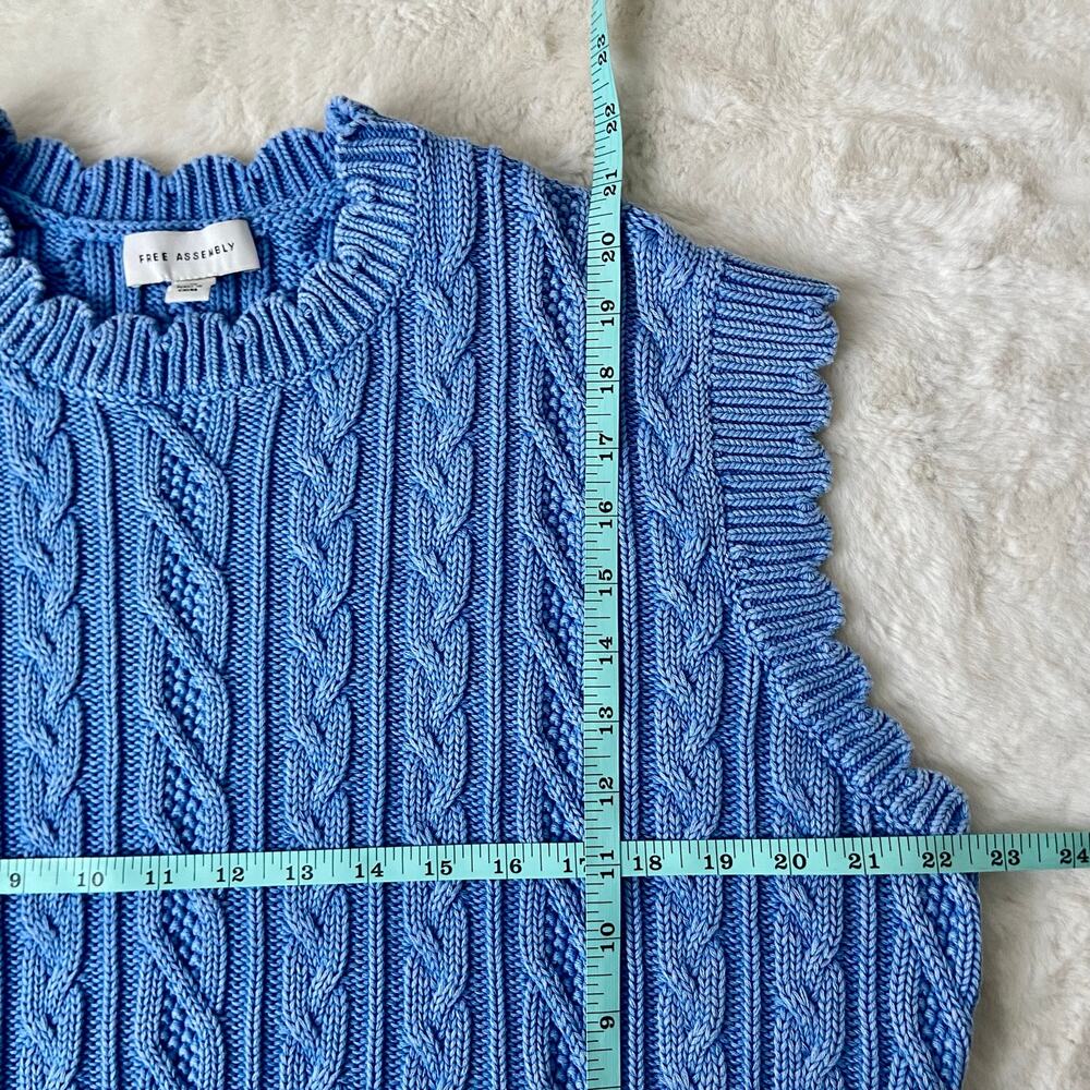 Free Assembly Scalloped Cable Knit Vest Size XL - Picture 3 of 7